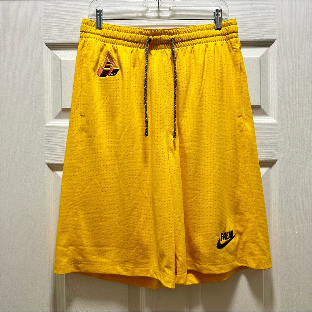 SOLD Nike Basketball Shorts NWT